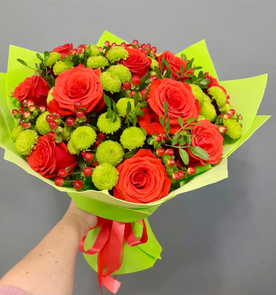 Букет цветов из: Хризантемы и Розы в Лесосибирске