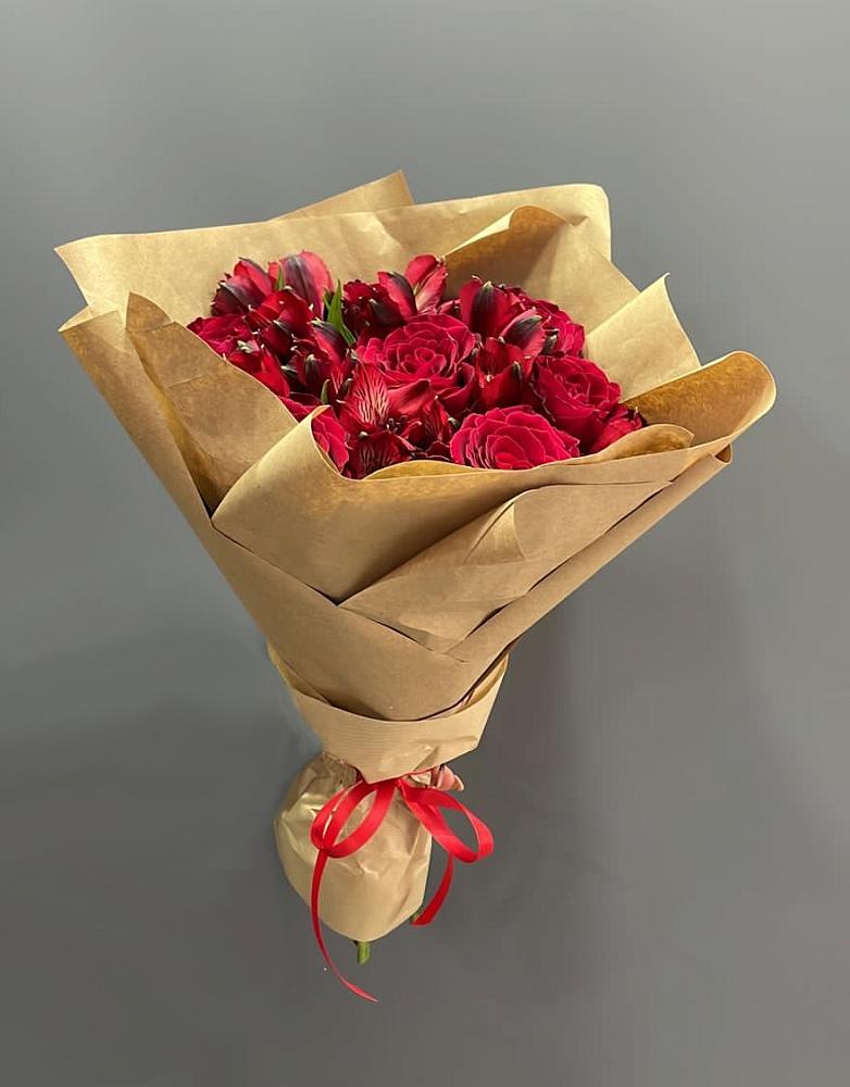 Букет цветов из: Альстромерии и Розы в Лесосибирске