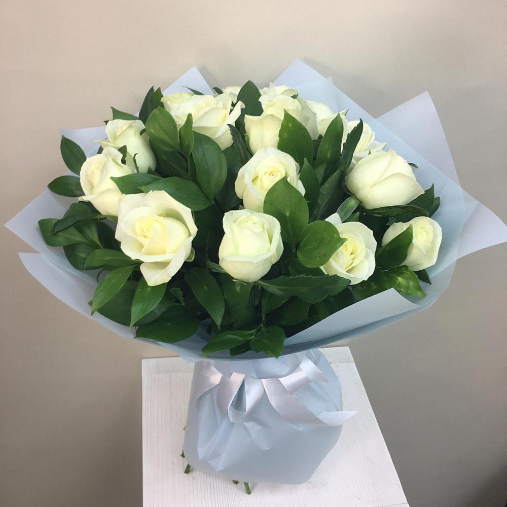 Букет 15 Белых роз Проуд в Лесосибирске