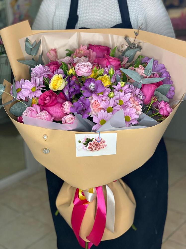 Букет цветов из: Хризантемы, Гвоздики и Альстромерии в Лесосибирске