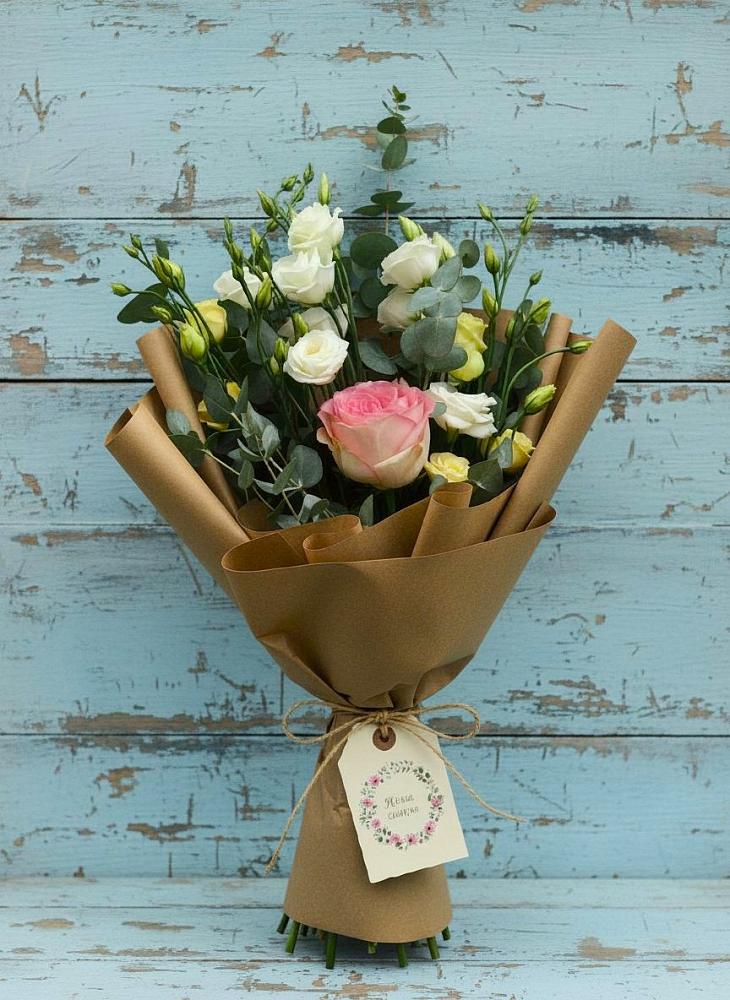 Букет цветов из: Розы и Лизиантусы в Лесосибирске