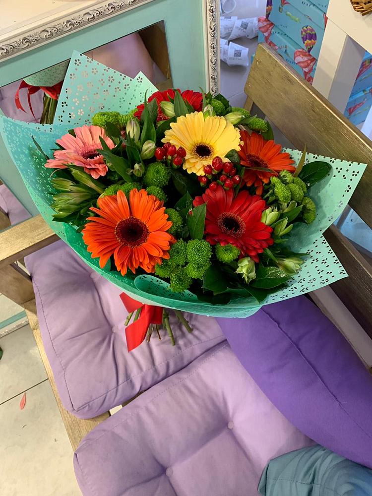 Букет цветов из: Герберы, Хризантемы и Альстромерии в Лесосибирске