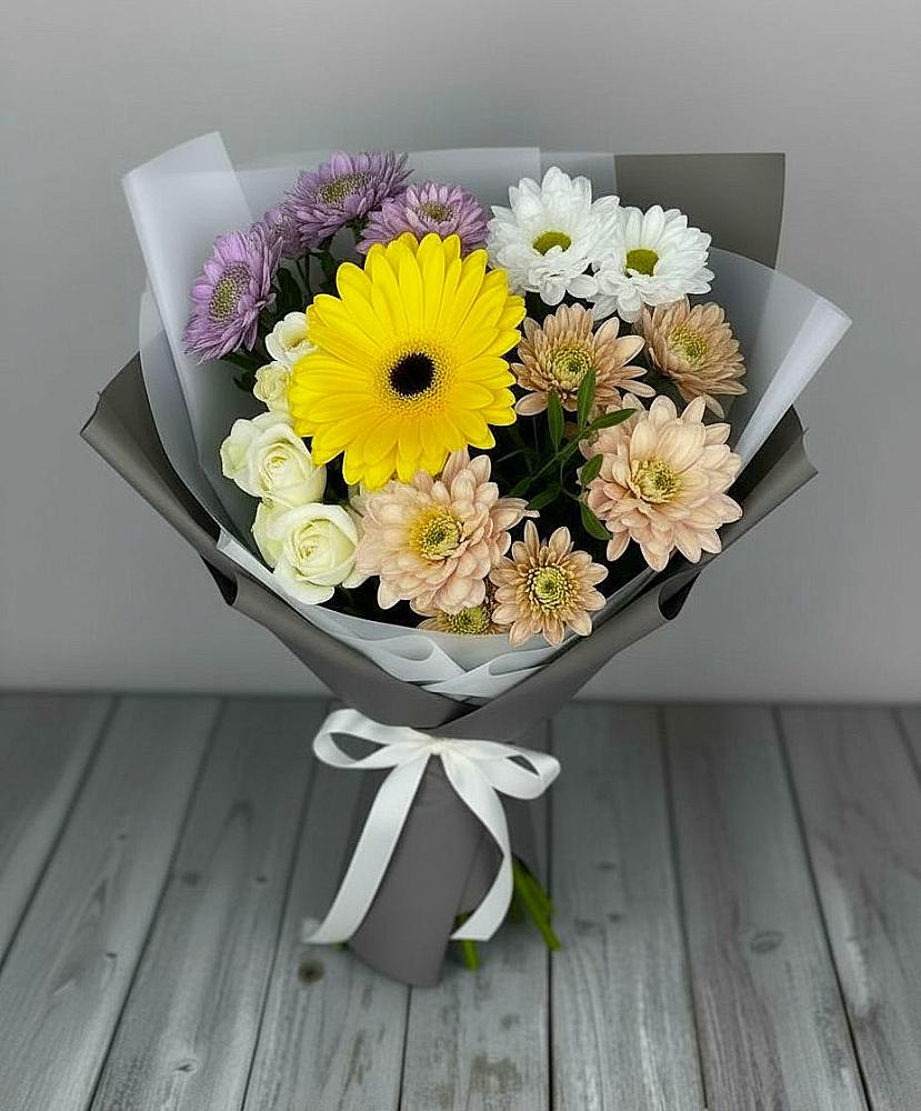 Букет цветов из: Розы, Герберы и Хризантемы в Лесосибирске