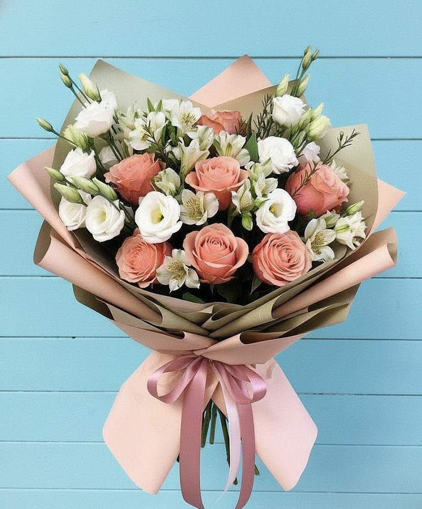 Букет цветов из: Розы, Альстромерии и Лизиантусы в Лесосибирске