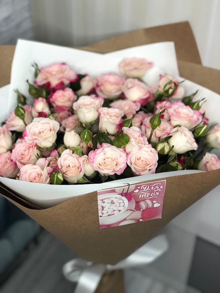 Букет цветов из: Розы в Лесосибирске