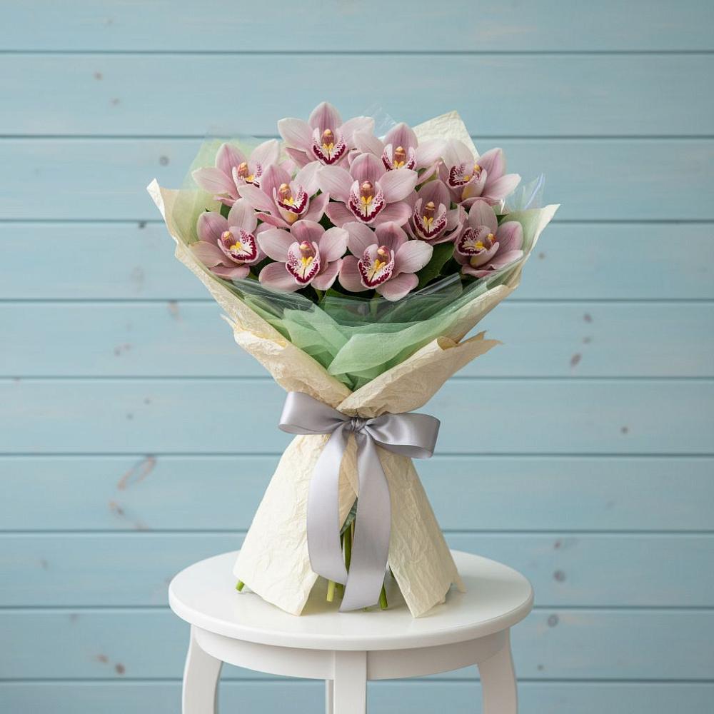 Букет цветов из: Орхидеи и Розы в Лесосибирске