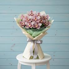 Букет цветов из:  Орхидеи и Розы в Лесосибирске