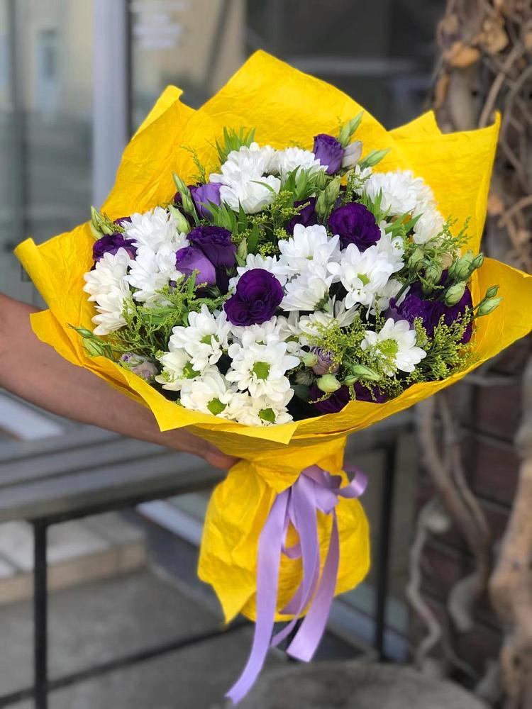 Букет цветов из: Ирисы, Хризантемы и Ромашки в Лесосибирске