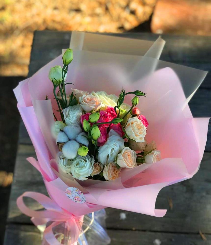 Букет цветов из: Розы и Лизиантусы в Лесосибирске