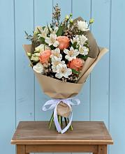 Букет цветов из:  Альстромерии, Лизиантусы, Розы и Хризантемы в Лесосибирске
