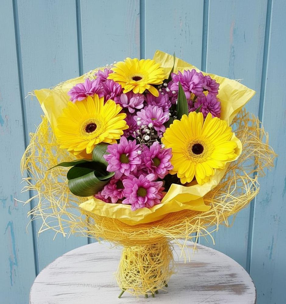 Букет цветов из: Хризантемы и Герберы в Лесосибирске
