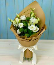 Букет цветов из:  Хризантемы и Лизиантусы в Лесосибирске