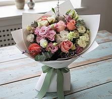 Букет цветов из:  Розы, Лизиантусы и Гвоздики в Лесосибирске