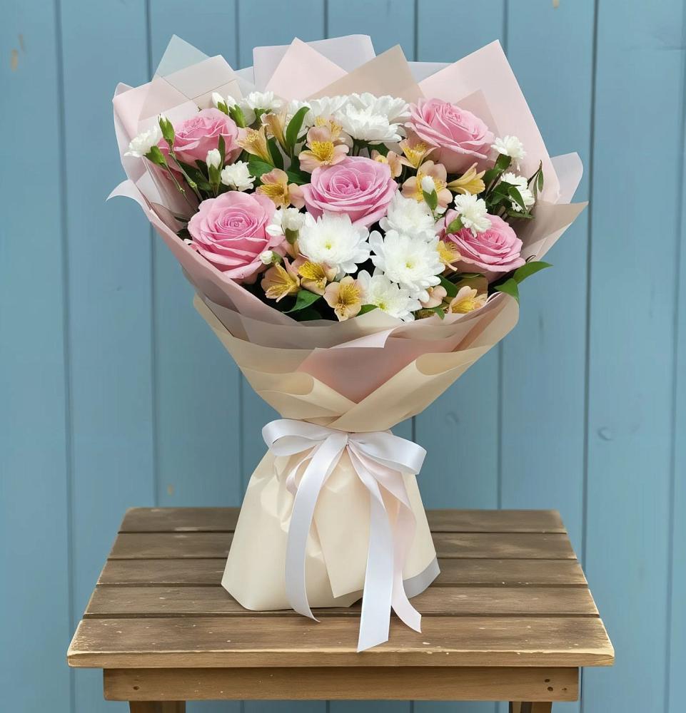 Букет цветов из: Гвоздики, Орхидеи и Розы в Лесосибирске