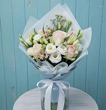 Букет цветов из:  Розы и Лизиантусы в Лесосибирске