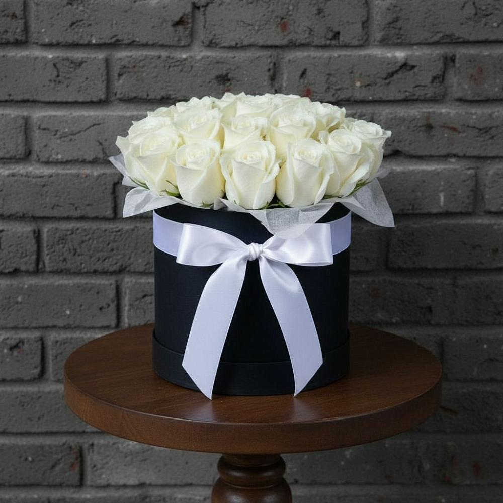 Цветочная композиция из Розы в шляпной коробке в Лесосибирске