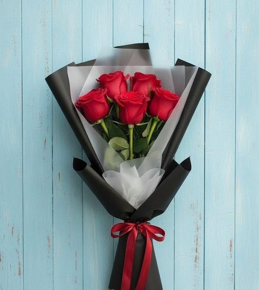 Букет цветов из: Розы в Лесосибирске