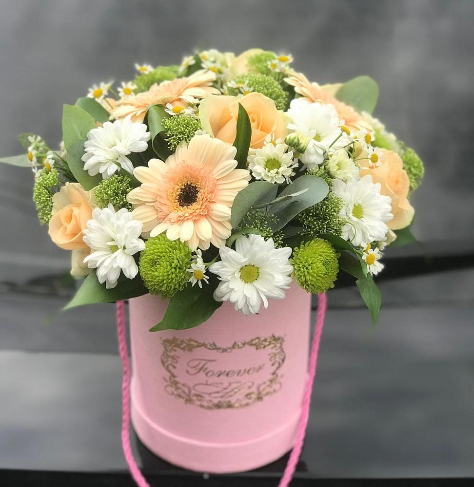 Цветочная композиция из Розы, Герберы и Хризантемы в шляпной коробке в Лесосибирске