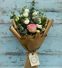 Букет цветов из:  Розы и Лизиантусы в Лесосибирске