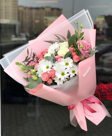Букет цветов из: Розы, Лизиантусы и Хризантемы в Лесосибирске