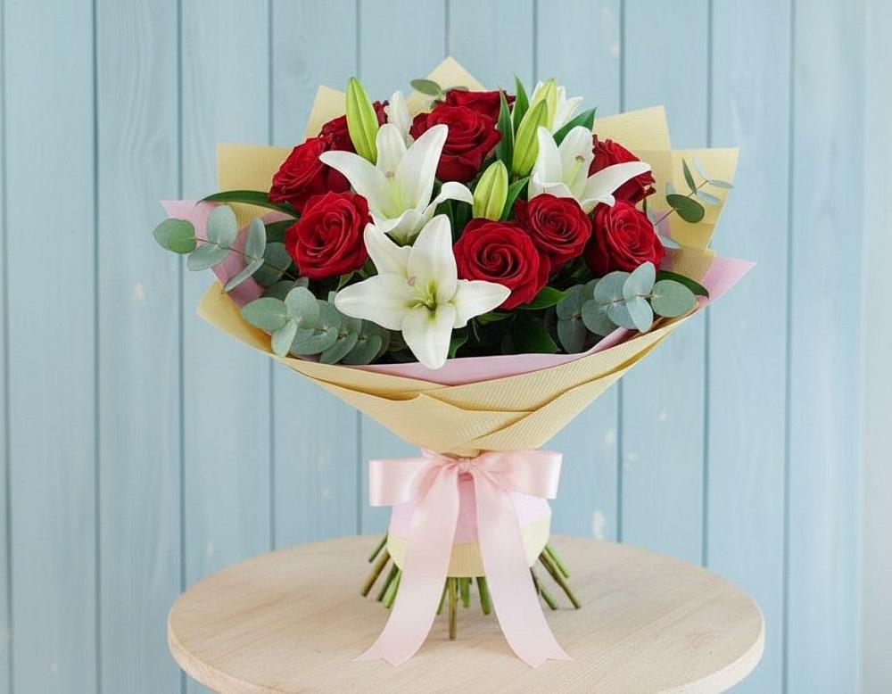 Букет цветов из: Лилии и Розы в Лесосибирске